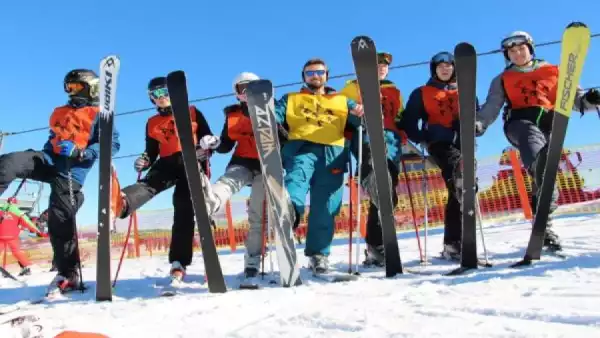 Obóz narciarsko-snowboardowy Dream Team 2025