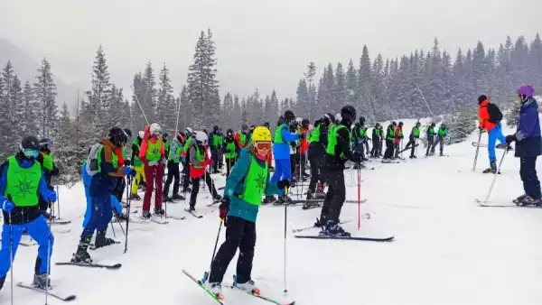 Obóz narciarski na Chopoku 2025 - Skipass w cenie!