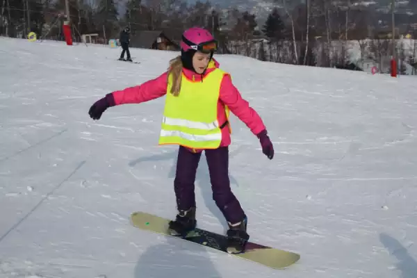 Pierwsze kroki ze snowboardem - Zimowisko dla dzieci - Karnety w cenie