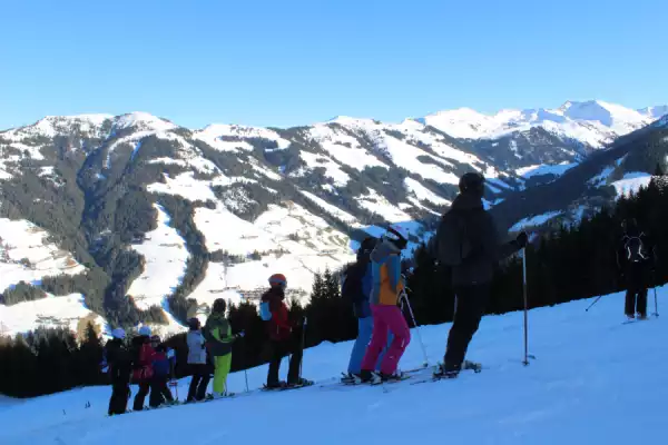  Obóz narciarski dla młodzieży w sercu Dolomitów