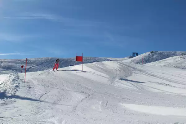  Obóz narciarski dla młodzieży w sercu Dolomitów