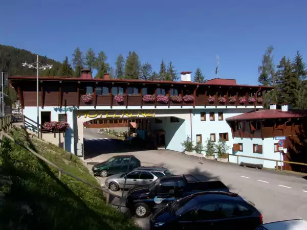  Obóz bez szkolenia - Chillout narciarsko-snowboardowy dla młodzieży w sercu Dolomitów