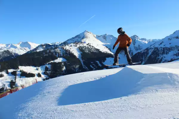 Pejo Fonti Obóz snowboardowy dla młodzieży we włoskich Alpach